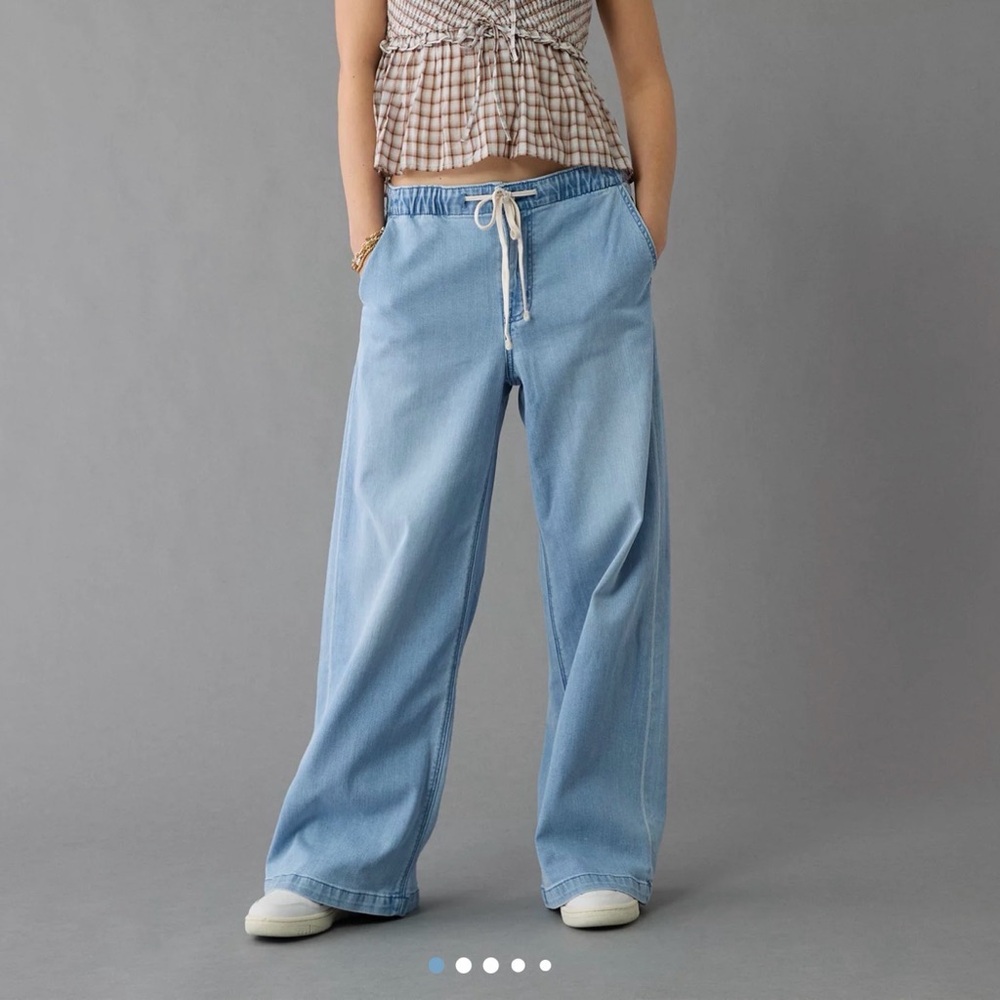 AE Dreamy Drape Low-Rise Ultra Wide-Leg Pull-On Jean